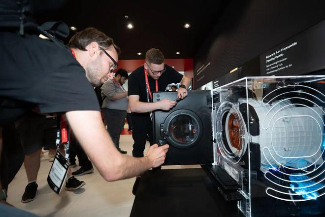 石头的「功夫」藏在技术与极致体验里九游会网址是多少从扫地机到割草机：(图9)